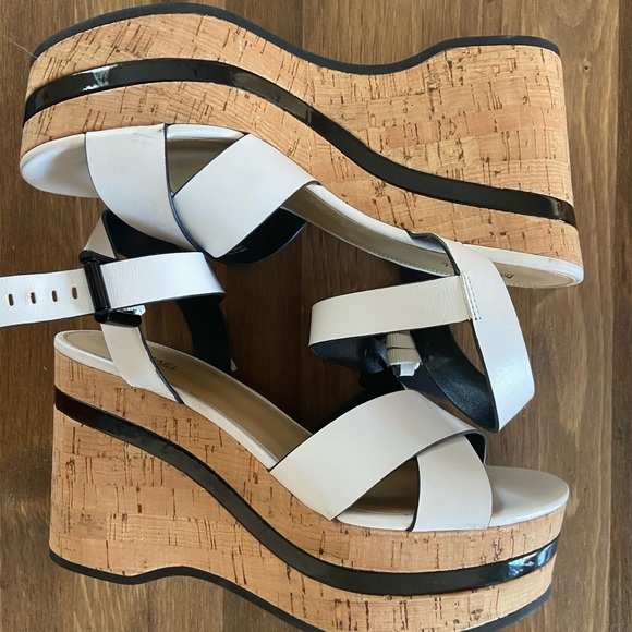 Michael Kors white leather wedges - Picture 3 of 3
